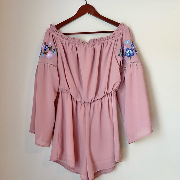 Vintage Rose off the shoulder Romper - Picture 2 of 4